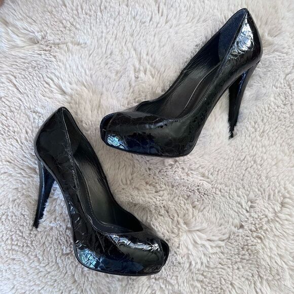 Stuart Weitzman Crocodile Embossed Black Patent Leather Peep Toe Pump Size 7 - Picture 10 of 16